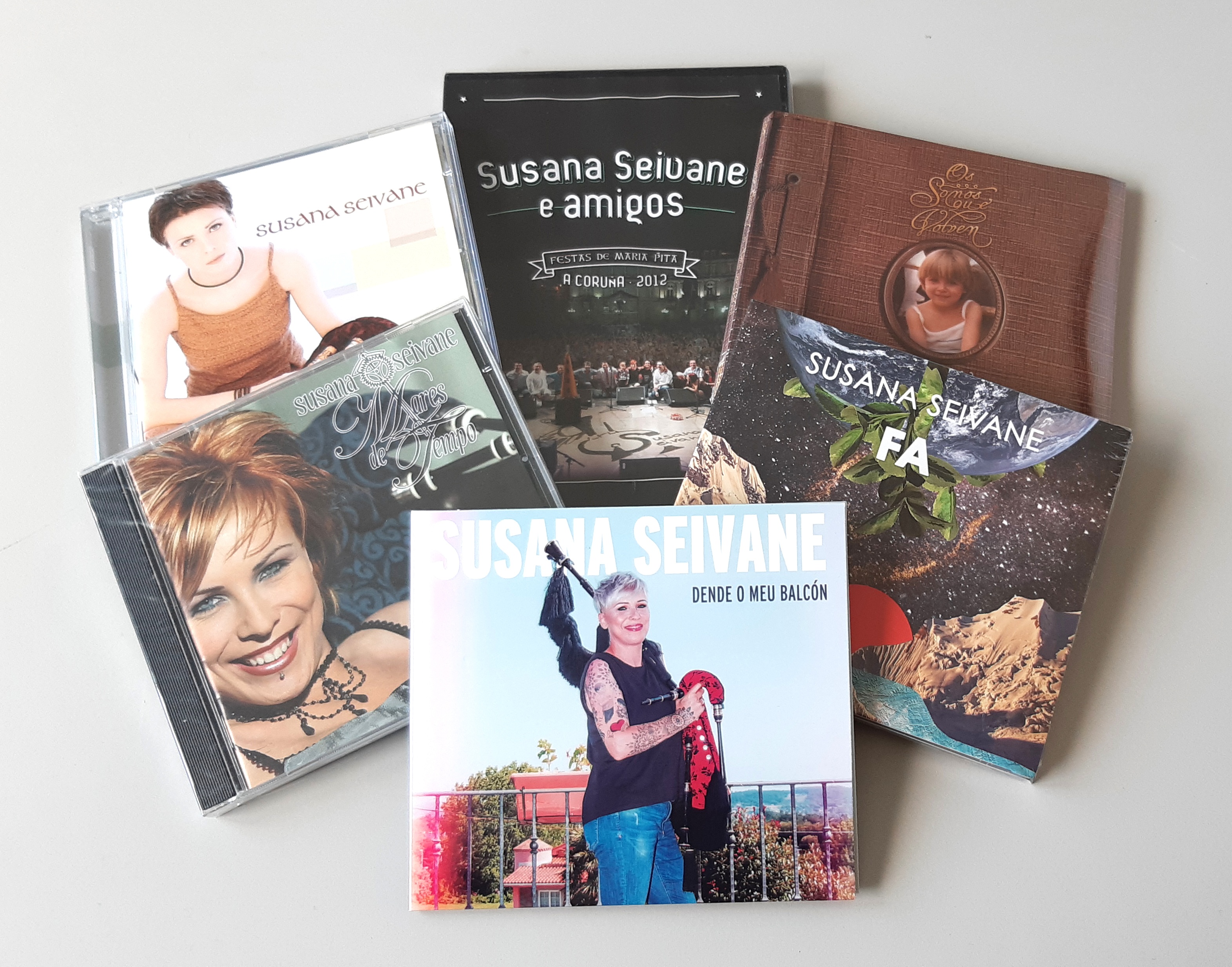 PACK OF ALBUMS